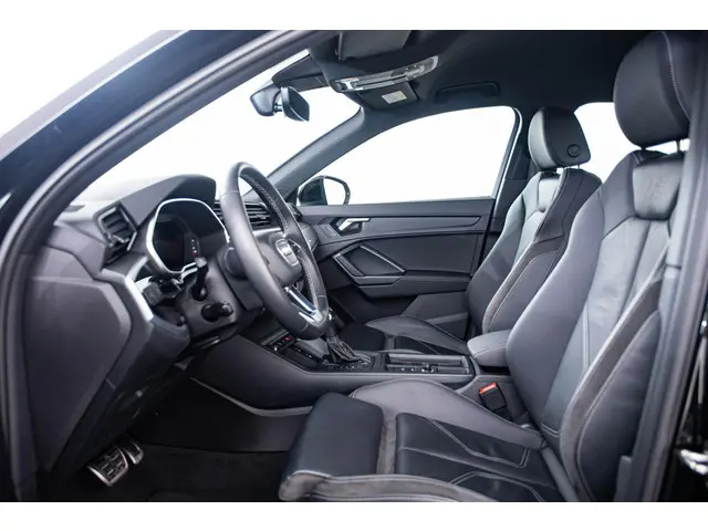 Audi Q3 45 TFSI e S edition 2022 Hybride Benzine 4