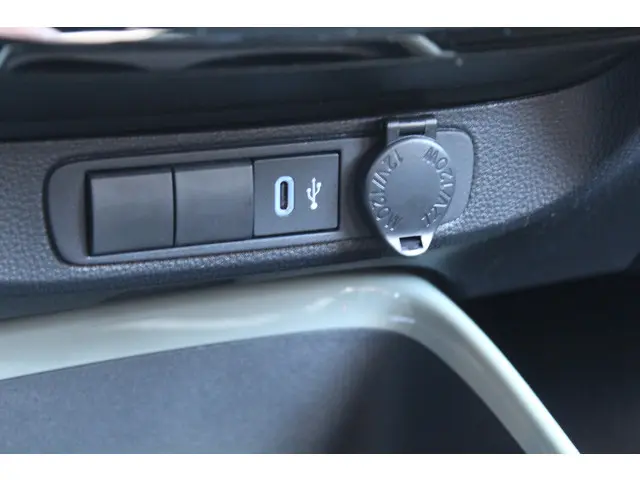 Toyota Aygo X 1.0 VVT-i MT Pulse Bi-tone 2024 Benzine 10