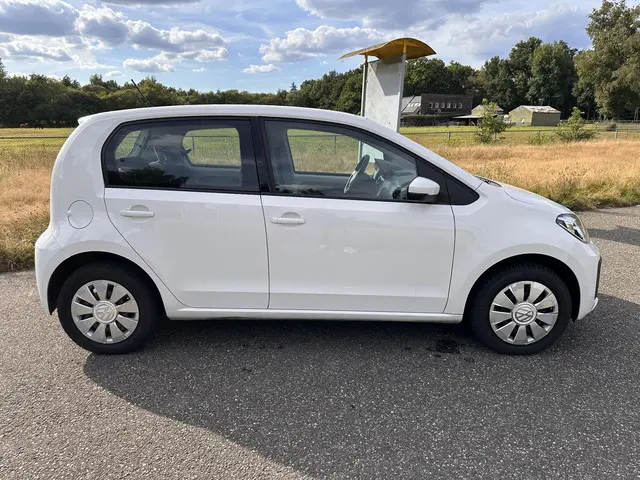 Volkswagen up! 1.0 BMT move up! 2019 Benzine 8