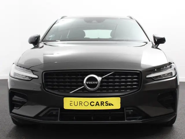 Volvo V60 2.0 B4 R-Design 2022 Benzine 4