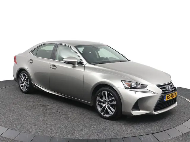 Lexus IS 300h Hybrid Business Line 2018 Hybride Benzine 14