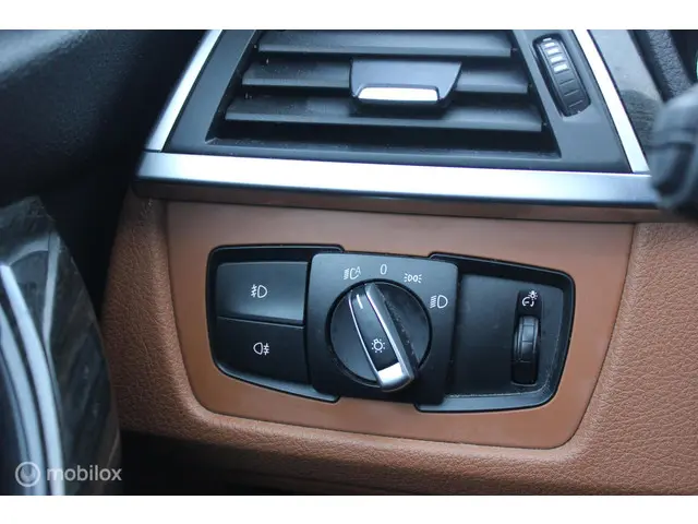 BMW 3 Serie 330e Luxury 2015 Hybride Benzine 13