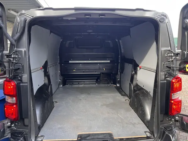 Peugeot Expert 2.0 BlueHDI 145 S&S 2023 Diesel 2