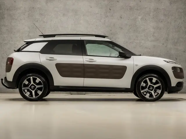 Citroën C4 Cactus 1.2 PureTech Shine 2016 Benzine 4