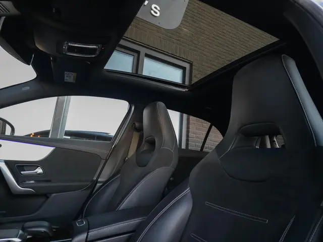 Mercedes-Benz A-Klasse 250e AMG 2020 Hybride Benzine 11