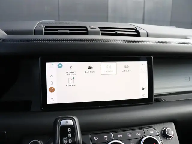 Land Rover Defender 2.0 D240 110 HSE 2020 Diesel 11