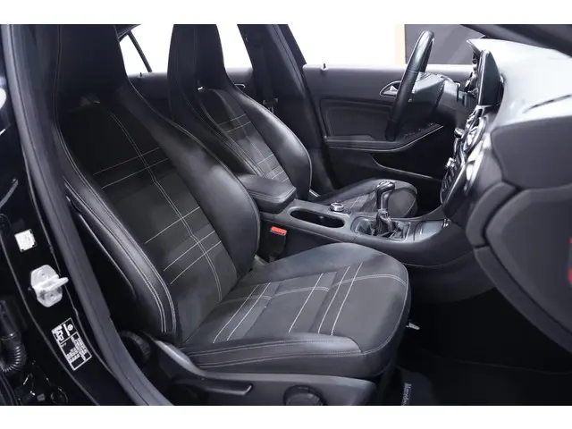 Mercedes-Benz A-Klasse 180 Prestige 2015 Benzine 35