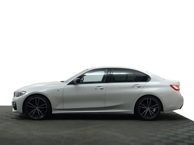 BMW 3 Serie 320i xDrive M Sport Edition- 2019 Benzine 36