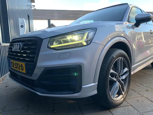Audi Q2 1.4 TFSI CoD, PANO, NAP, S-LINE 2017 Benzine 23