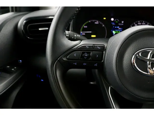 Toyota Yaris 1.5 Hybrid Comfort wit 2022 Hybride Benzine 15