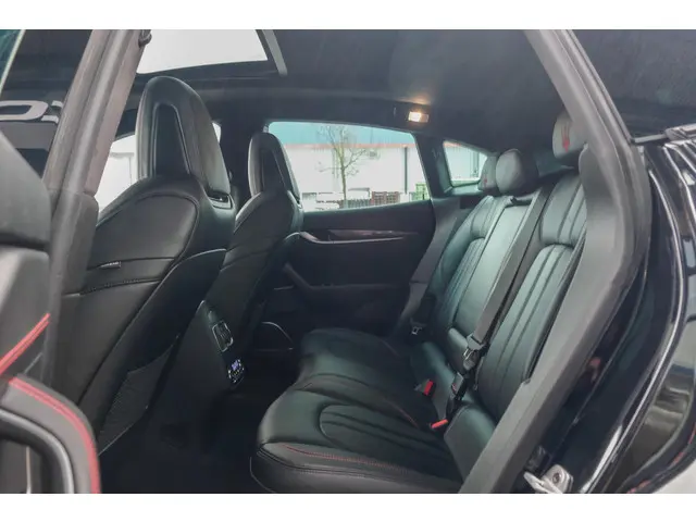 Maserati Levante Gransport 3.0 V6 D 275pk 2019 Diesel 11