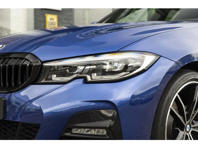 BMW 3 Serie 320i High Executive 2020 Benzine 30