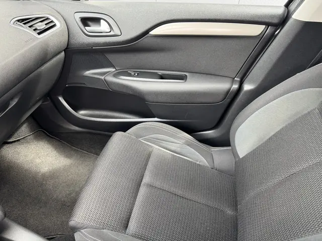 Citroën C4 1.2 PureTech Feel Collection 2015 Benzine 39