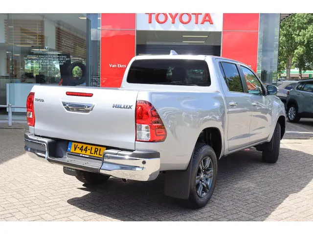 Toyota Hilux 2.4 D-4D Double Cab Challenger 2024 Diesel 2