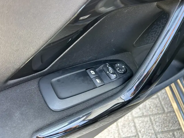 Peugeot 208 1.2 82 PK Allure 2016 Benzine 25