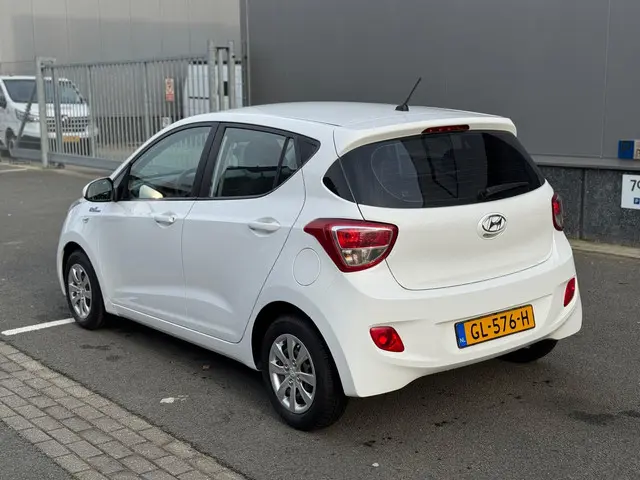 Hyundai i10 1.0i i-Motion Comfort 2015 Benzine 4