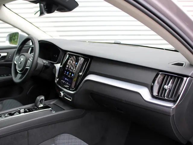 Volvo V60 2.0 B4 Essential Bright 2025 Benzine 12