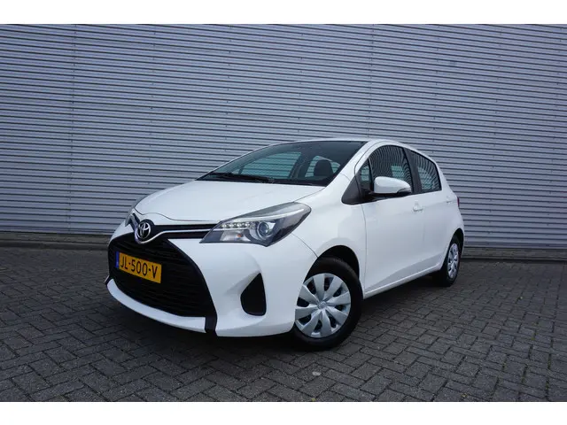 Toyota Yaris 1.3 VVT-i Now 2016 Benzine