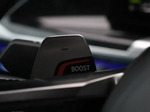 BMW 7 Serie 750e xDrive 2023 Hybride Benzine 19