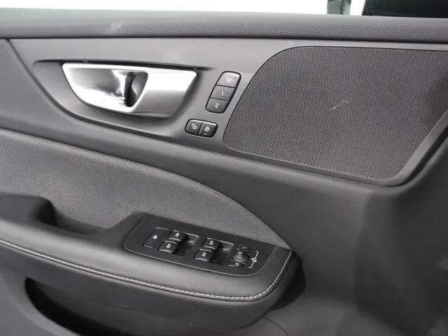 Volvo V60 2.0 B4 R-Design 2022 Benzine 9