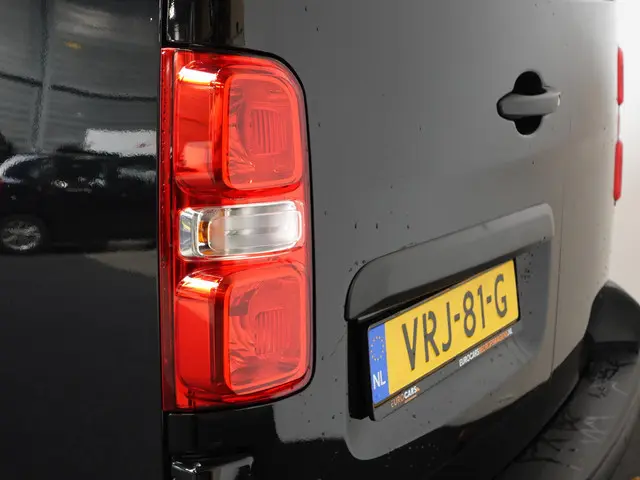 Opel Vivaro 102pk L3H1 Edition 2022 Diesel 13