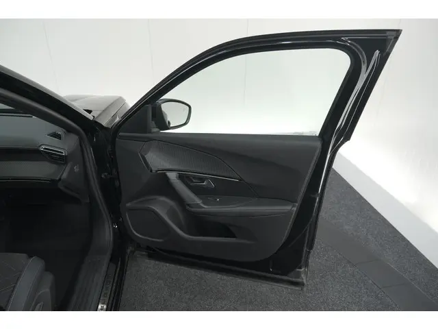 Peugeot 2008 PureTech 130 EAT8 GT 2024 Benzine 72