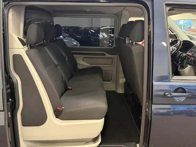 Volkswagen Transporter 2.0 TDI L2H1 DC 2018 Diesel 14