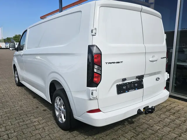 Ford Transit Custom 300 2.0 TDCI L2H1 Limited 2024 Diesel 3