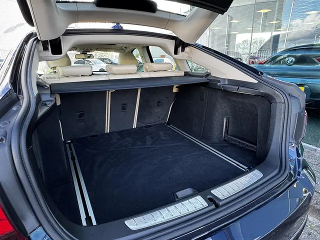 BMW 3 Serie 320i xDrive High Executive 2020 Benzine 20