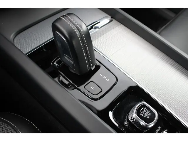 Volvo S60 2.0 B3 R-Design 2021 Benzine 34