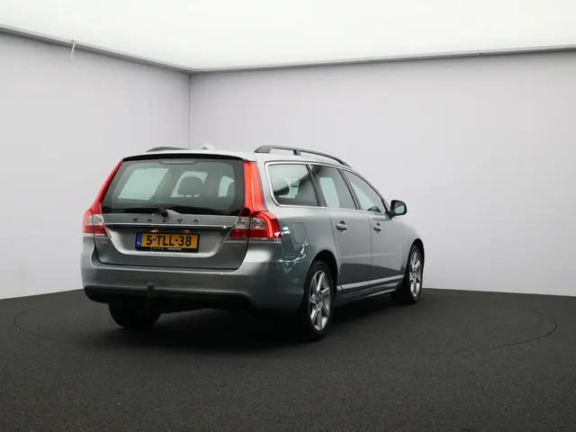 Volvo V70 T4 Nordic+ 2014 Benzine 31