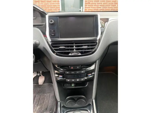 Peugeot 2008 1.2 PureTech Active 2017 Benzine 12