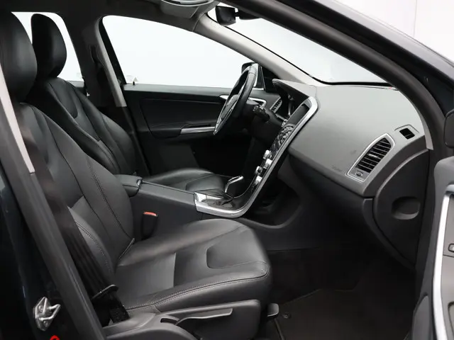 Volvo XC60 2.0 T5 FWD Summum 2014 Benzine 8