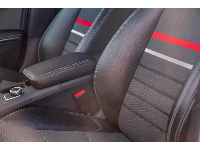 Mercedes-Benz A-Klasse 180 Ambition 2013 Benzine 24