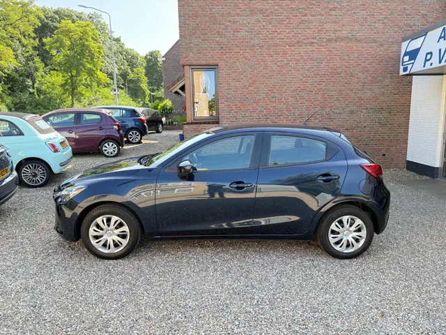 Mazda 2 3
