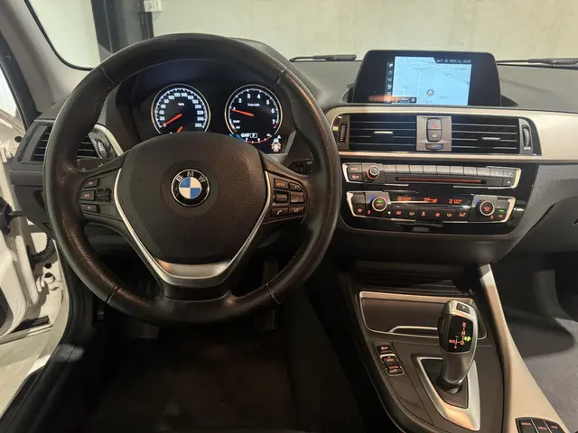 BMW 1 Serie 118i Executive 2018 Benzine 4