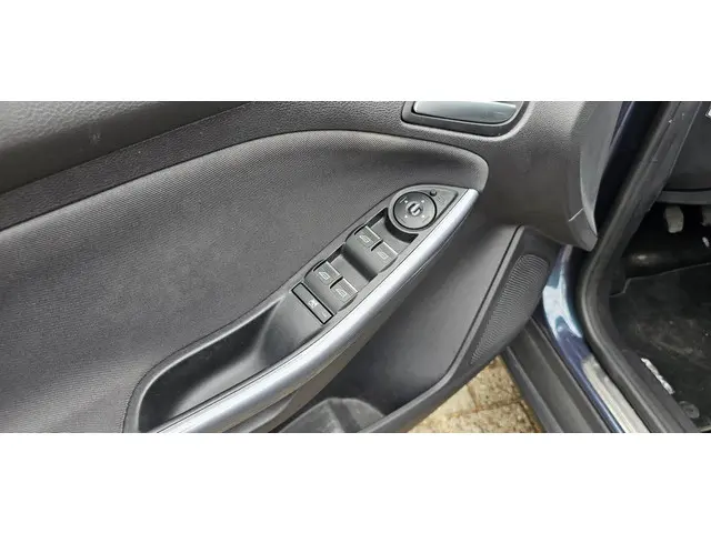 Ford Focus Wagon 1.0 EcoBoost Titanium 2012 Benzine 16