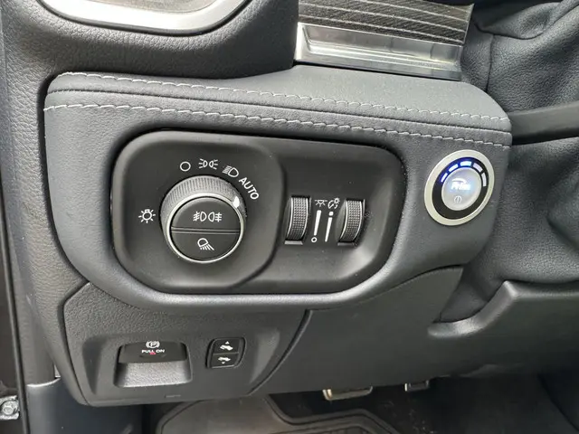 Dodge Ram 1500 5.7 V8 4x4 Crew Cab Limited 2023 Benzine 24
