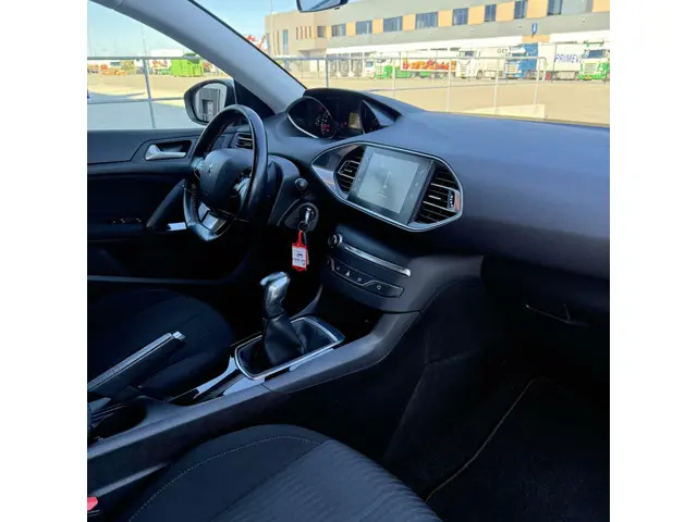 Peugeot 308 SW 1.2 2017 | Airco | Navi | Pdc | NW APK 2017 Benzine 6