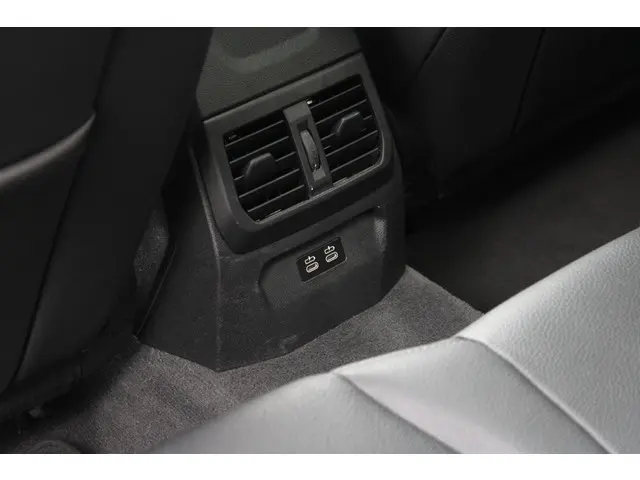 BMW 1 Serie 120i High Executive Edition 2021 Benzine 25