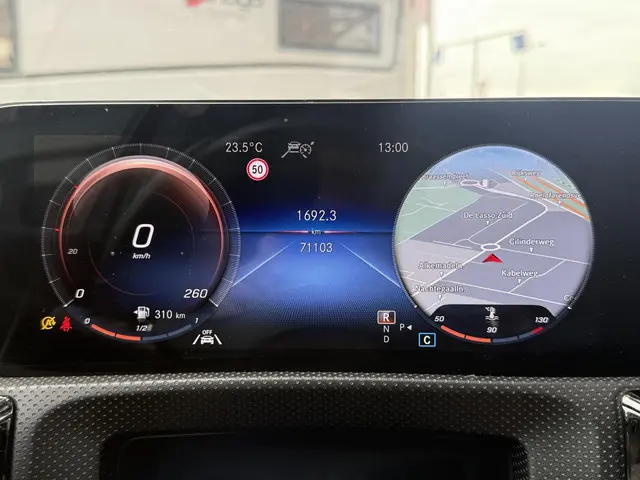 Mercedes-Benz A-Klasse 200 AMG Line 2023 Benzine 10