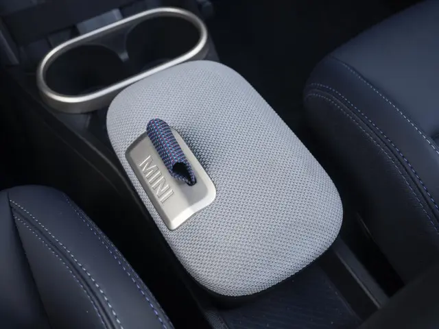 MINI 3-Deurs C 2024 Benzine 29