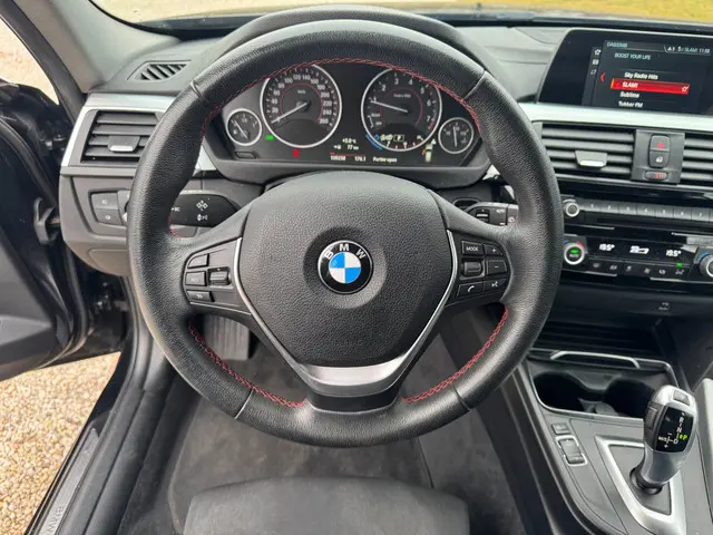 BMW 3 Serie Touring 318i Executive 2017 Benzine 17