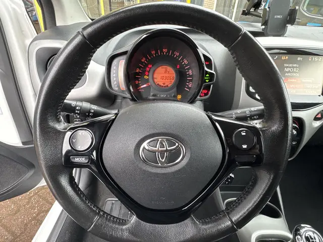 Toyota Aygo 1.0 VVT-i x-nav 2018 Benzine 10