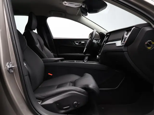 Volvo V60 Cross Country 2.0 B5 AWD Pro 2020 Benzine 9