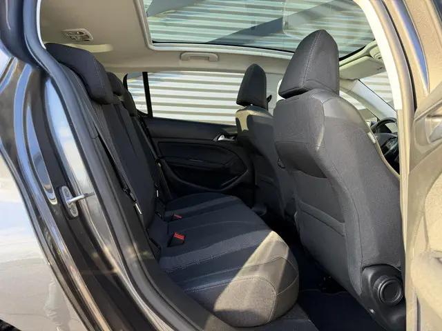 Peugeot 308 1.2 PureTech Allure 2019 Benzine 12