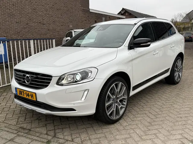 Volvo XC60 2.0 T6 306 pk Summum Luxury-line 2017 Benzine 2