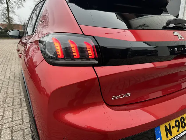 Peugeot 208 1.2 Turbo 100 PK GT Pack 2021 Benzine 50