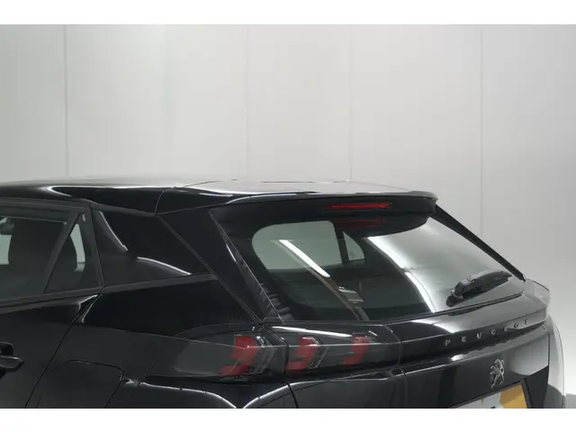 Peugeot 2008 PureTech 130 EAT8 Active 2021 Benzine 18