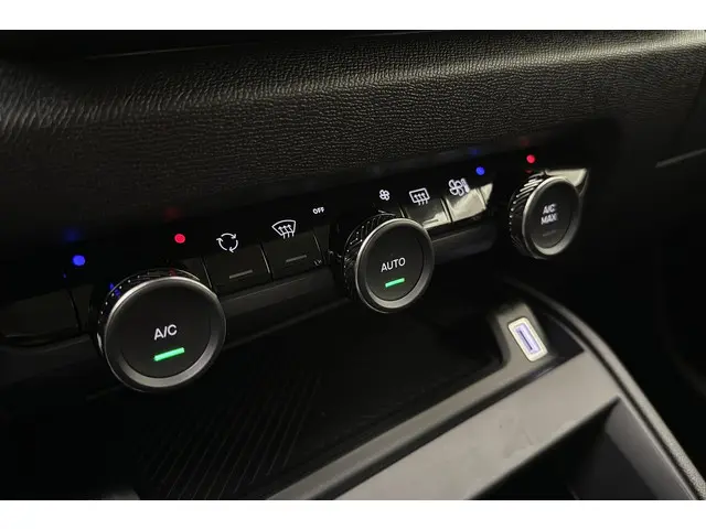 Citroën C4 1.2 Hybrid 136 Plus 2024 Hybride Benzine 22